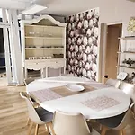 A L'aube Des Alcoves - *