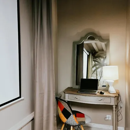 A L'aube Des Alcoves - *